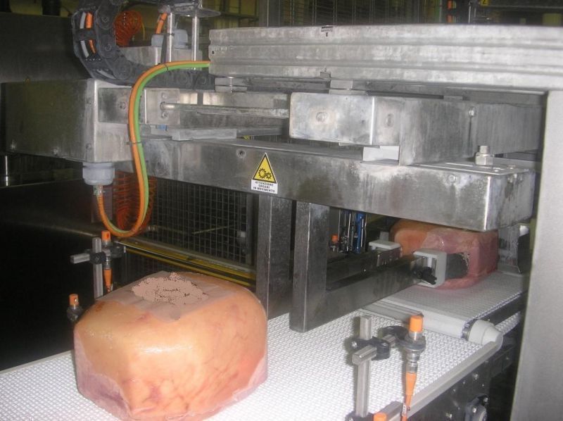 Automatic packaging system for cooked hams